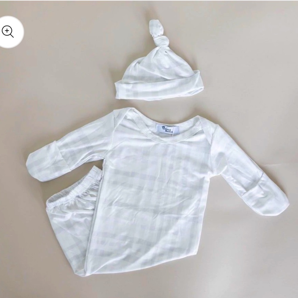 Queen maddyn Finley baby gown 0/3 months